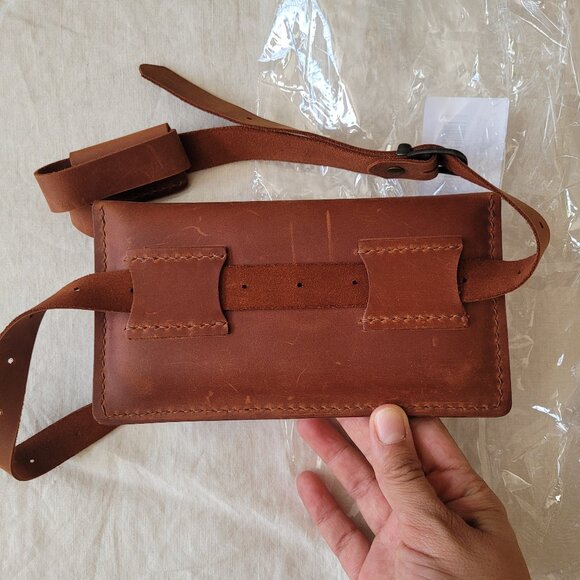 NWT MATTE Auburn Brown Leather Snap Close Belt Bag - Picture 2 of 3